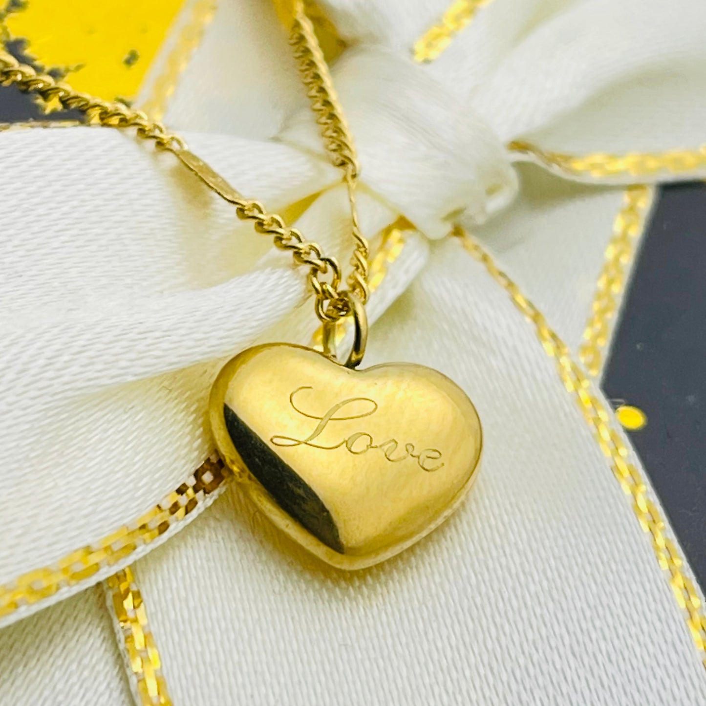 Love Heart Gold Pendant Women Necklace